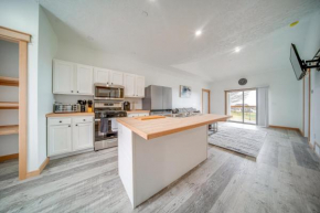 Erie Condo Near Lake with Golf Views and Balcony